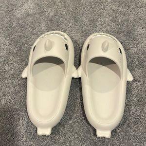 Comfy rubber shark slides
